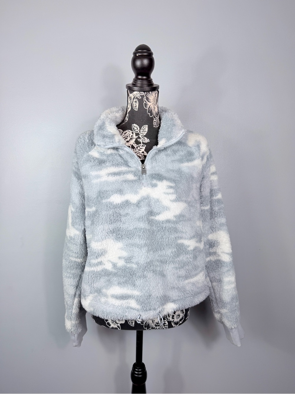 Calvin Klein Performance grey/ white cropped sherpa pullover size large